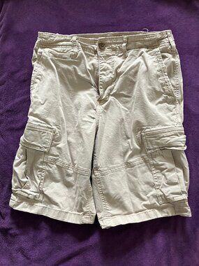 American Eagle Cargo Shorts size 28